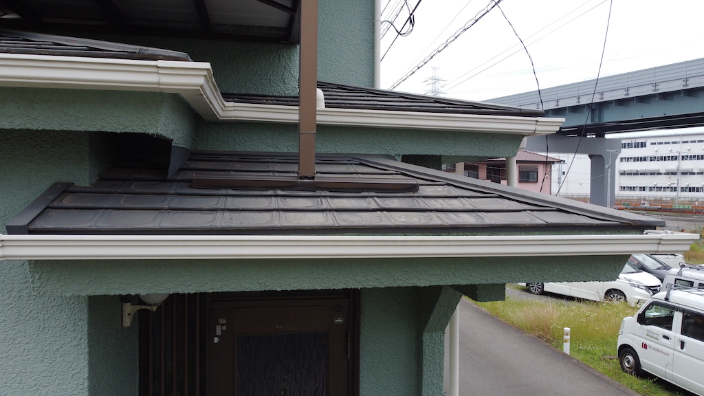 雨漏り修理・屋根葺き替え施工前　下屋根