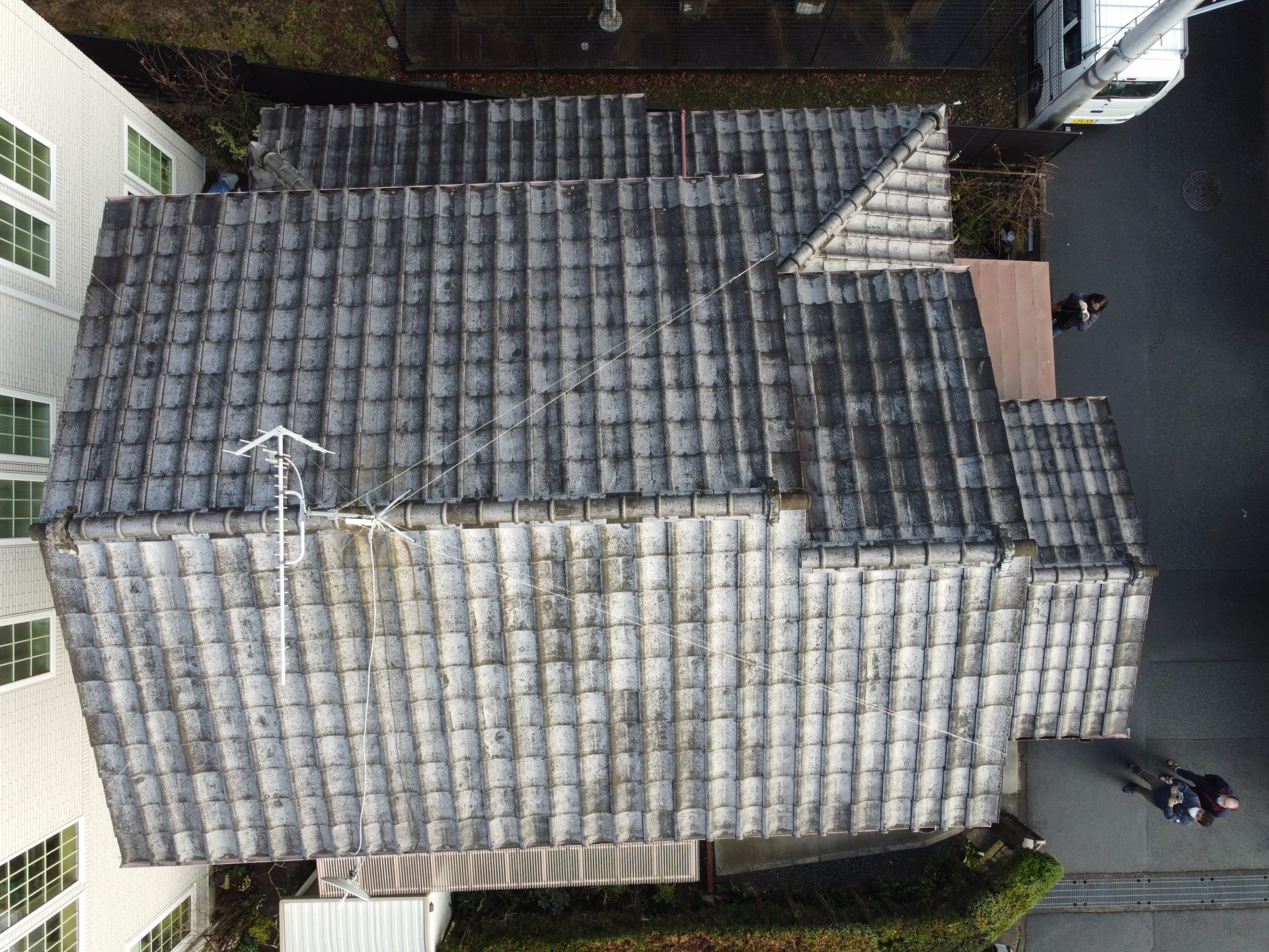 厚木市の屋根リフォームの施工事例／完成／屋根／Before