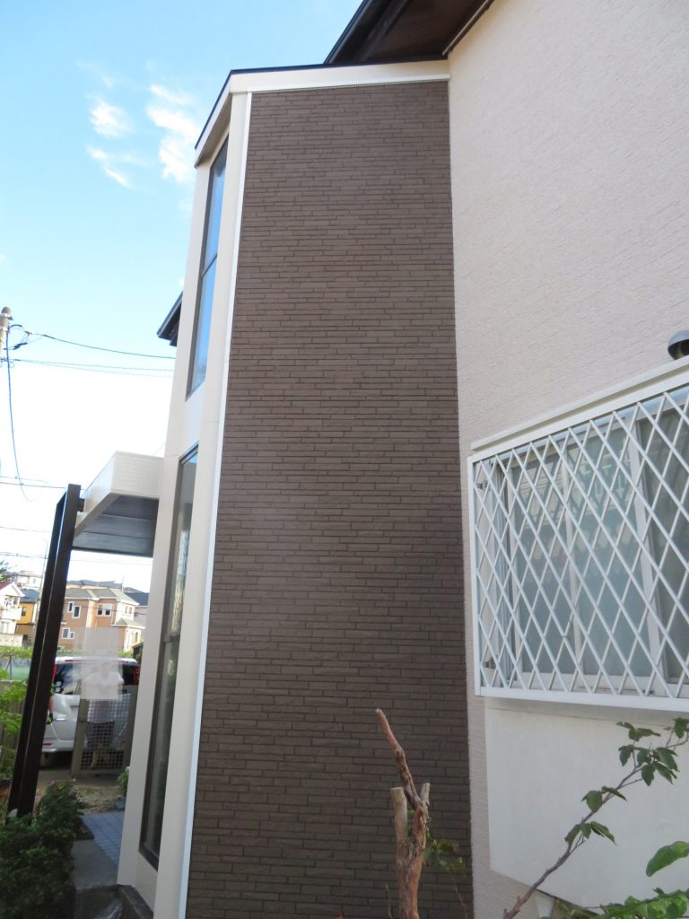 伊勢原市の外壁張替・塗装リフォーム・シロアリ工事の施工事例/完成/玄関外壁