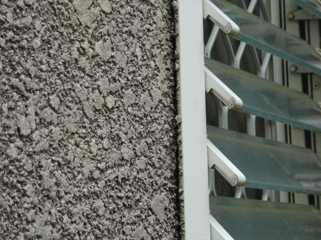 茅ヶ崎市の外壁塗装リフォームの施工事例/K様邸/施工前/外壁/シーリング
