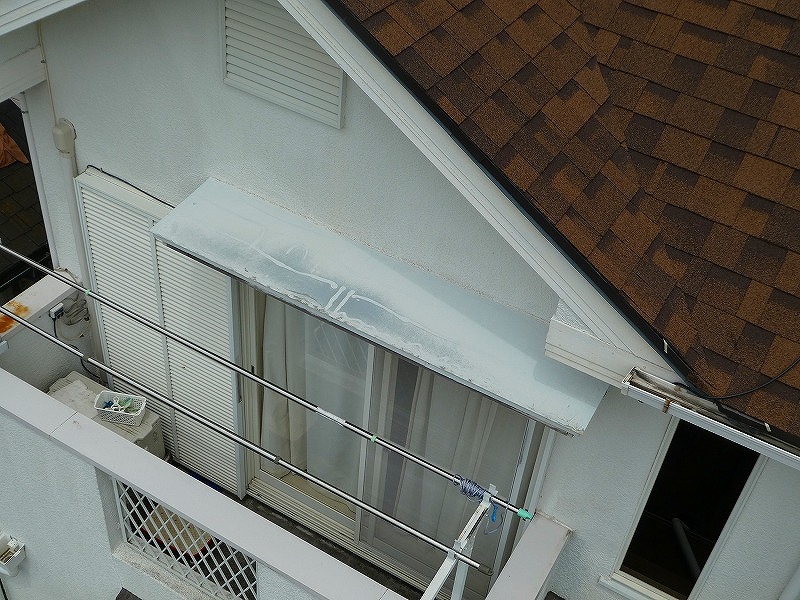 茅ヶ崎市の外壁塗装リフォームの施工事例/K様邸/施工前/付帯部/庇
