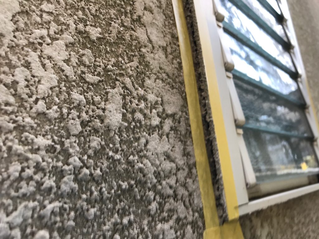 茅ヶ崎市の外壁塗装リフォームの施工事例/K様邸/施工中/シーリング工事
