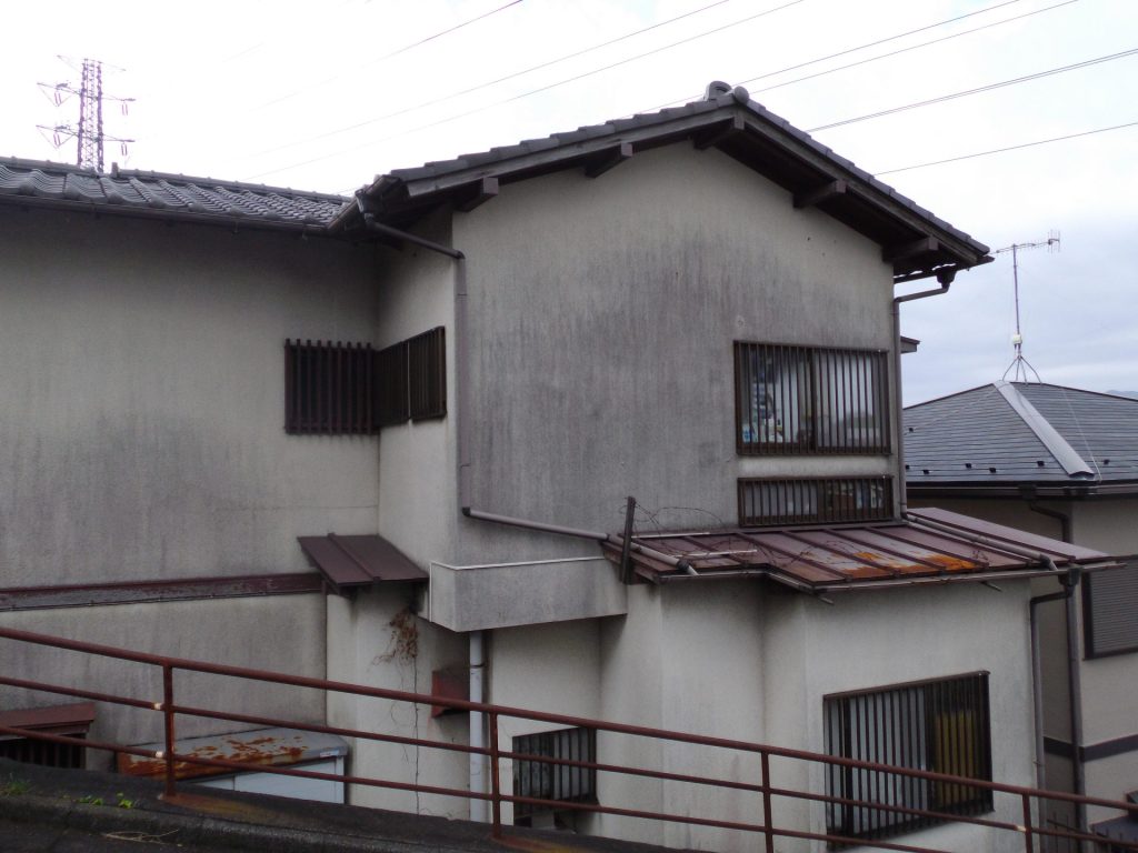 伊勢原市の外壁塗装＆雨漏り補修工事の施工事例／H様邸／施工前