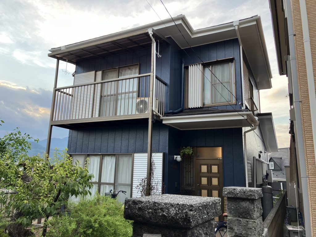伊勢原市の屋根葺き替え工事&外壁塗装工事の施工事例/C様邸/完成
