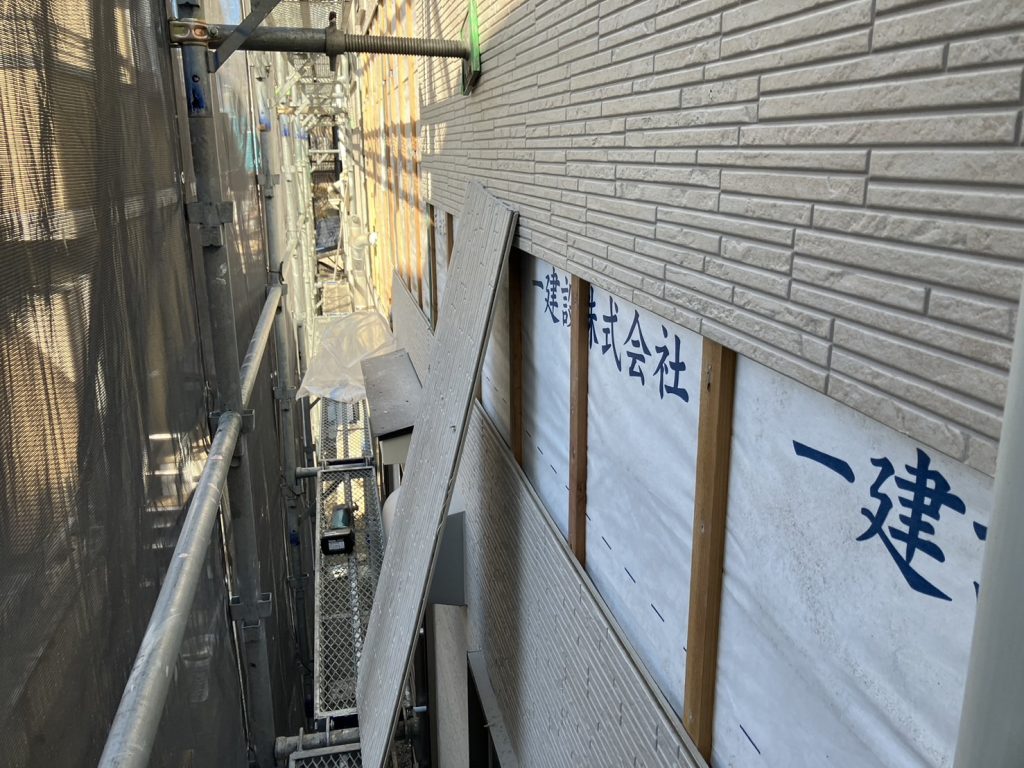 伊勢原市の屋根・外壁塗装工事の施工事例/S様邸/施工中