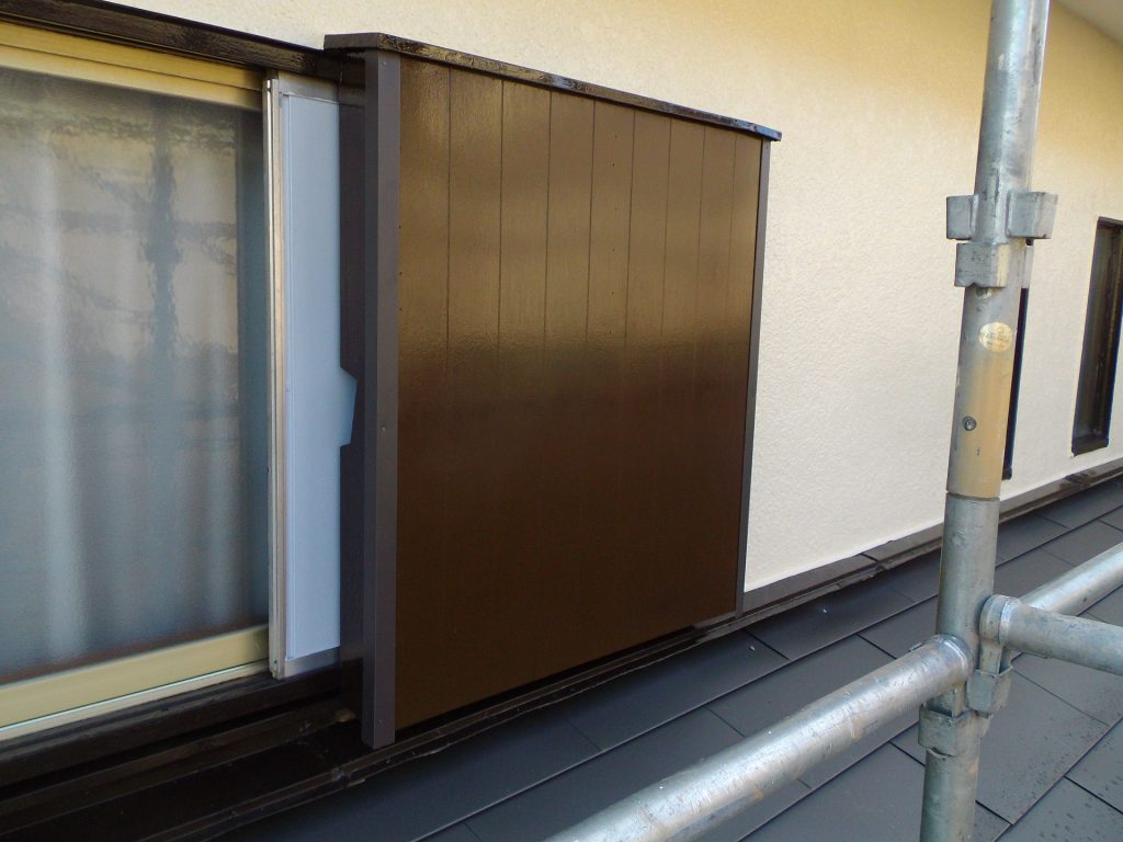 伊勢原市の屋根一部葺き替え・外壁塗装工事の施工事例/S様邸/施工中