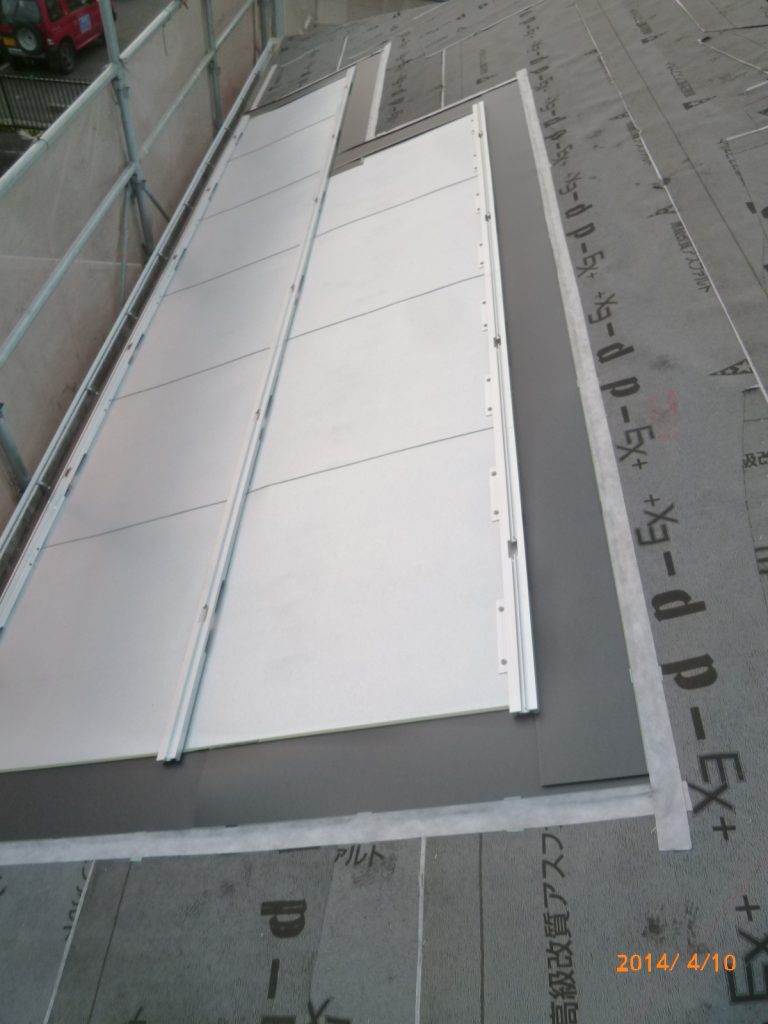 太陽光パネル設置工事中