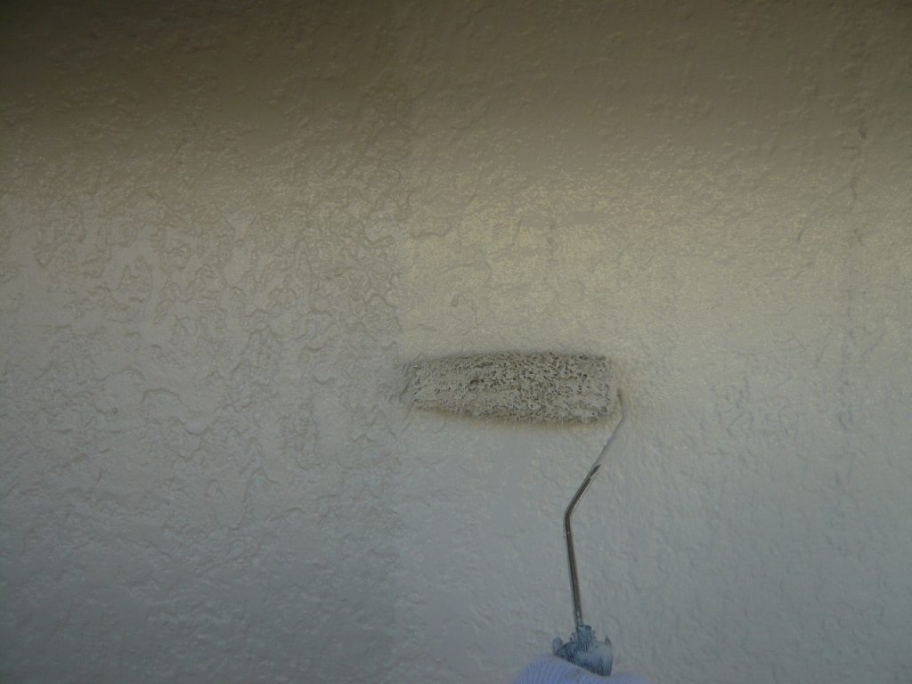 外壁塗装の中塗り